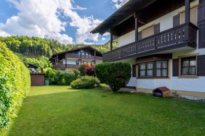 Terrassenwohnung mit 175 m² Garten und Panorama Bergblick