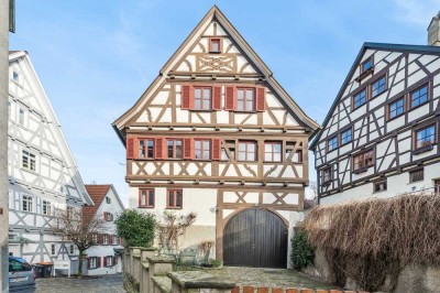 Großzügiges Wohnen mit Charme in zentraler Lage