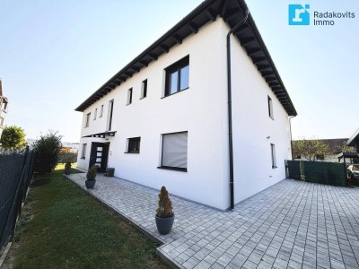 Moderne Neubauwohnung mit Balkon und Carport