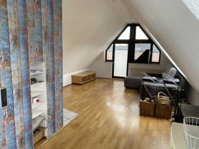 Charmante Dachgeschosswohnung mit Kamin & Balkon – Ruhige Lage nahe Innenstadt von Mettmann