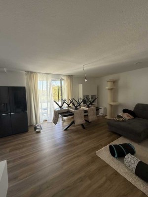 Schöne Neubau 2.5-Zimmer Wohnung mit EBK+Balkon+Stellplatz