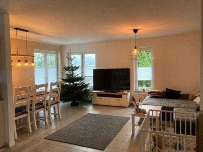 3 Zi. Balkon W, Küche, Bad, Flur, Gäste Bad, Diele EGre