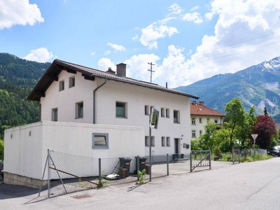 Saniertes Wohnhaus/zwei Wohnungen in sonniger Ruhelage in Landeck