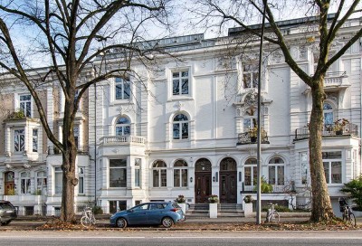 Traumhafte Altbauwohnung mit großem Balkon und Winteralsterblick - provisionsfrei