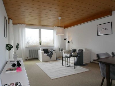 Gepflegte 4,5-Zimmer Wohnung mit EBK, 2 Balkone, Aufzug & Garage in gepflegten Mehrfamilienhaus