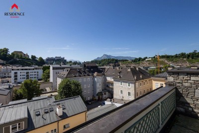 Altstadtjuwel mit Potenzial – 4-Zimmer-Dachgeschosswohnung mit Festungsblick &amp; Dachterrasse in Toplage
