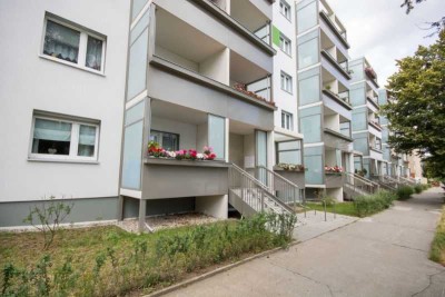 In der Herrichtung! Große 2-Zimmerwohnung mit tollem neuen Balkon