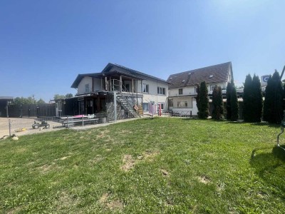 Zweifamilienhaus mit ausgebautem Untergeschoss, Garage und großem Garten !