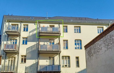 Großzügige 2-Zimmer-Dachgeschosswohnung mit Balkon und Stellplatz im Herzen von Saalfeld!