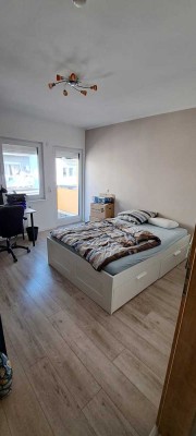helle 3- Zimmer Wohnung mit Balkon in zentraler Lage