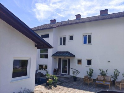 HEIMKOMMEN und wohlfühlen - großzügiges Wohnhaus mit Innenhof schönem Garten und herrlichem Ausblick
