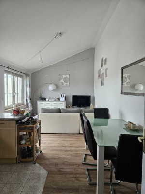 Helle 2-Raum-DG-Wohnung mit Terrasse und Tiefgaragenstellplatz