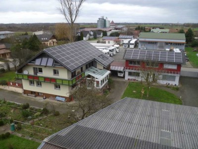 Großes Gewerbeanwesen - Wohnhaus, Halle und Bürokomplex