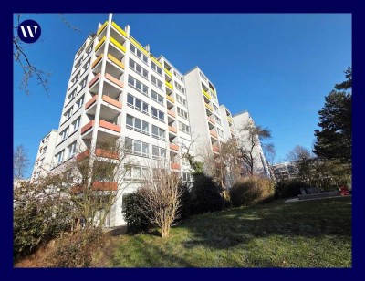 3-Zimmer-Wohnung + zwei Loggien! Renoviert, separate Küche, Wannenbad, neuer Boden, Aufzug