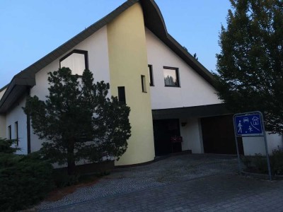 sehr großes möbliertes Zimmer mit Terrasse in Wohngemeinschaft in Blankenloch