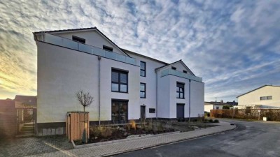 Erstbezug! Moderne Dachgeschosswohnung 
mit zwei Balkonen
