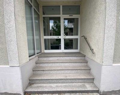Arztpraxis - auch ideal als Büro für RA, Steuerberater od. Physiotherap. Praxis. Erbpacht-Immobilie
