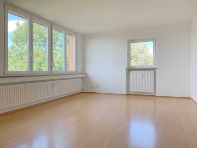 Helle 3-Zimmer-Wohnung im 4. OG mit Aufzug, Stellplatz & Keller