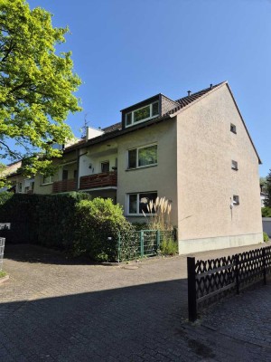 Helle 3 Zimmer Dachgeschosswohnung mit Loggia und Einzelgarage