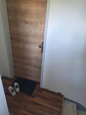 Moderne 2-Zimmer Dachgeschosswohnung mit Balkon in Hall