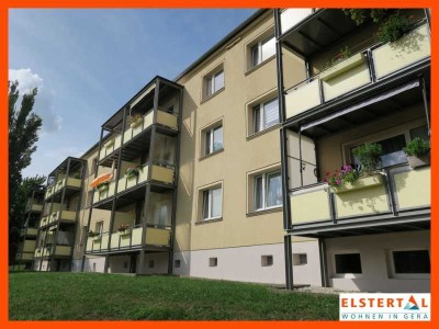 3-Raum-Wohnung zum Einziehen und Wohlfühlen! Bad mit Wanne // Balkon mit Blick ins Grüne