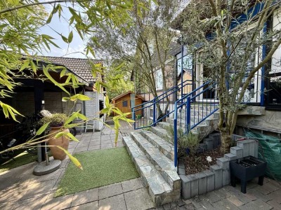 Modernisiertes Einfamilienhaus mit Einliegerwohnung – stilvoll wohnen mit optimaler Raumaufteilung!