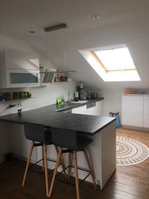 Stilvolle, modernisierte 3-Zimmer-Dachgeschosswohnung mit Balkon und EBK in Isny im Allgäu