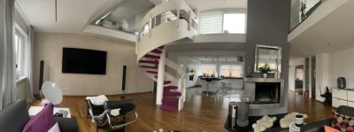 Exclusive, zentrale Maisonetten-Whg. mit Galerie, Dachterrasse & priv. Aufzug