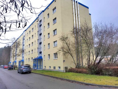 Renovierte-3-Zimmer Wohnung mit Balkon in ruhiger Umgebung. Besichtigung ist am 11.3 um 15.30 Uhr