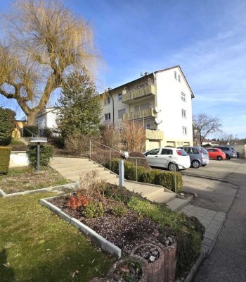 Renovierte 3-Zimmerwohnung mit großem Balkon und direktem Gartenzugang