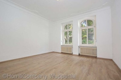 Tolle Altbauwohnung mit viel Charme, einer Einbauküche und Gartennutzung