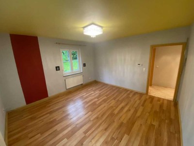 2,5-Zi.-Wohnung mit hochwertiger EBK * Badezimmer mit Whirlpool + Dampfdusche * S-Obertürkheim