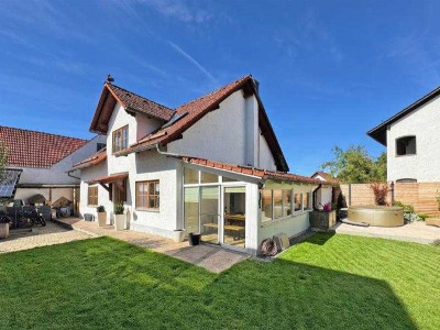 Charmant renoviertes Einfamilienhaus mit Whirlpool und Sauna!