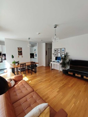 Moderne 4-Zimmer-Dachgeschosswohnung (Bj. 2018) mit zwei Balkonen, Tiefgarage und Top-Lage