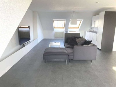 2-Zi Whg-80qm-modern: Bj 1991, 2022 renoviert-luxuriös: Dusche+Badewanne, Küche n.V., 45qm Wohnraum