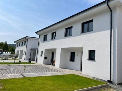 NEUBAU Zweitbezug Doppelhaushälfte mit Terrasse und Garten