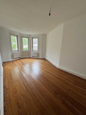 Helle, liebevoll erhaltene 2 Zimmer Altbauwohnung mit hohem Wohngefühl