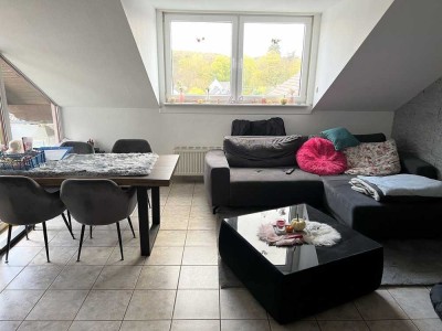 Freundliche Dachgeschoßwohnung mit Sonnenterrasse am Waldrand