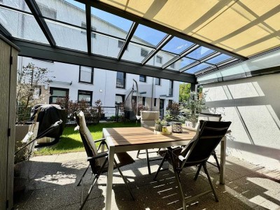 MIT SONNIGER DACHTERRASSE UND GARTEN