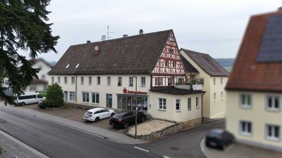 Renditestarkes Mehrfamilienhaus mit 2 Gewerbeeinheiten