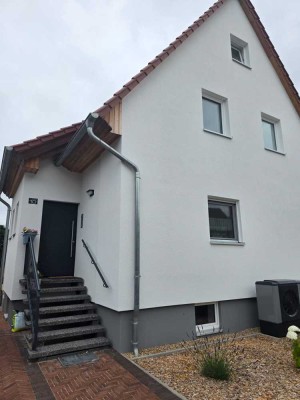 Stilvolle 3,5-Zimmer-Dachgeschosswohnung mit geh. Innenausstattung mit Balkon und EBK