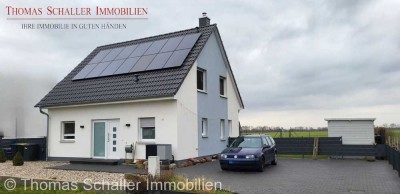 Modernes EFH mit Kamin,  Photovoltaikanlage und Pool für kleine Familien