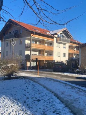 NEUWERTIG:  LUXUS 3-Zimmer-Wohnung mit sehr sonnigen Balkon in Siegsdorf