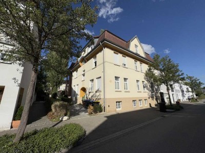 Stilvolle 2,5-Raum-Maisonette-Wohnung in saniertem Jugendstilhaus - zentral und doch im Grünen