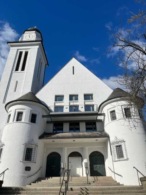 Wohnen in der Kirche: 5-Raum Wohnung mit luxuriöser Innenausstattung + EBK in Essen