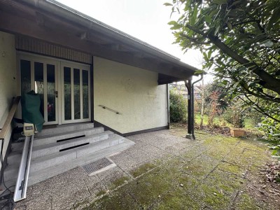 ** FREISTEHENDES Einfamilienhaus mit Garten und Garage **