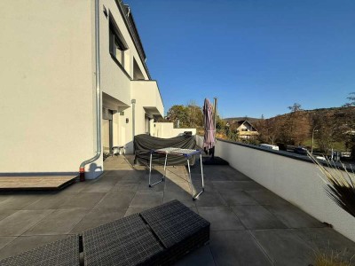 Wer braucht ein Balkon, wenn er eine riesige Terrasse haben kann?