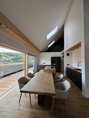 Attraktive 3-Raum-Wohnung mit lux. Innenausstattung und Einbauküche