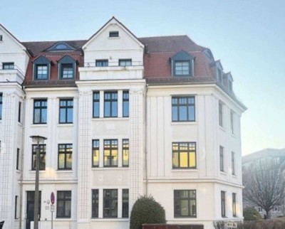 Traumhafte 4-Raum-Wohnung mit Balkon in Stadtfeld-Ost