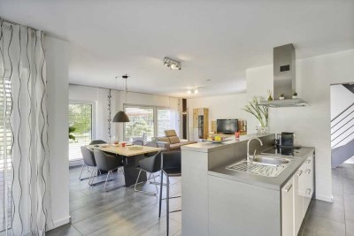 Elegantes Familienhaus mit Einliegerwohnung - Platz für alle Lebensmodelle